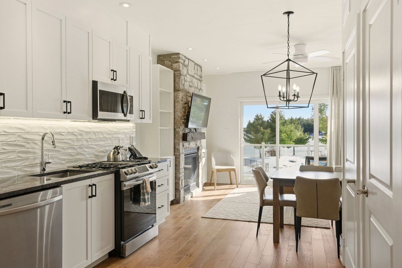 1869 MUSKOKA RD 118 WEST ROAD