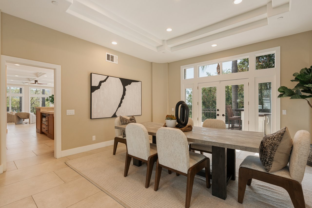 1805 Holly Tree Lane