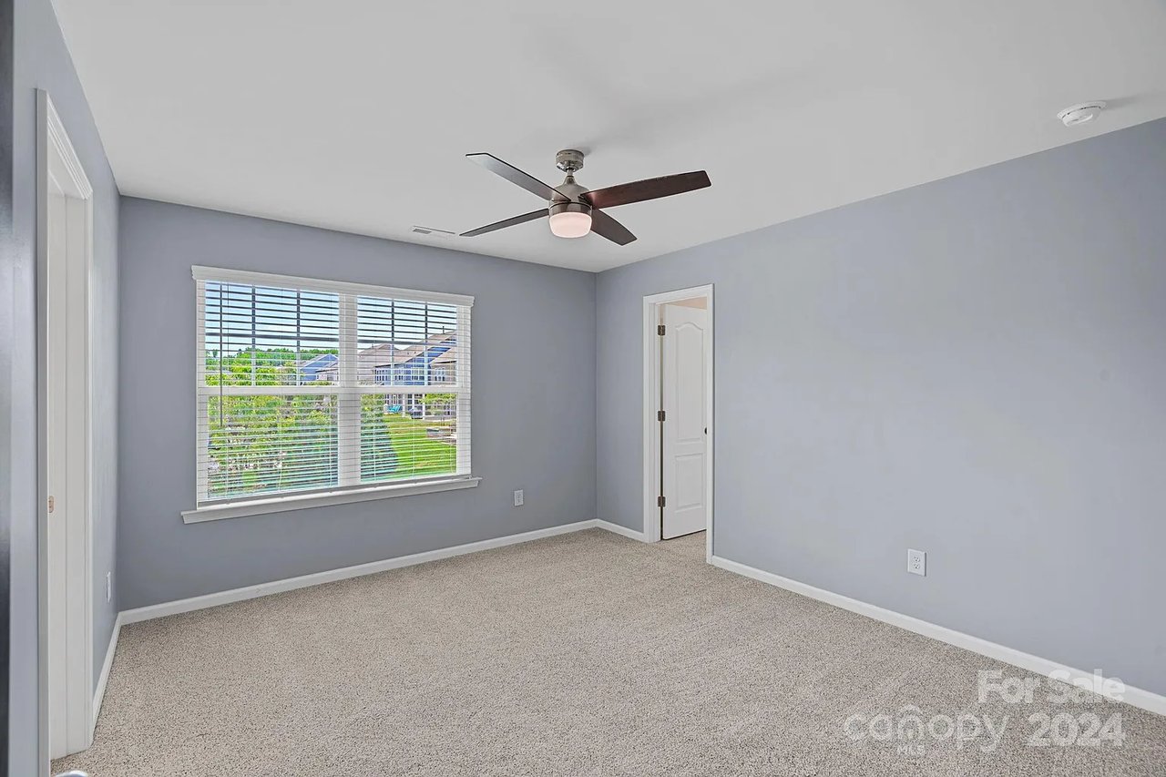 916 Pecan Tree Ln