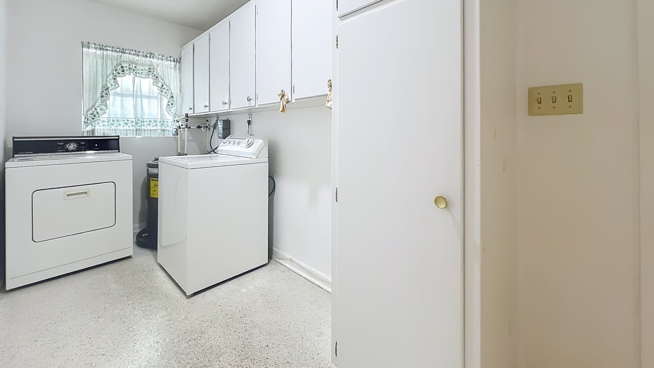 Mid-Century Modern 4-Bedroom in Dommerich Hills, Maitland