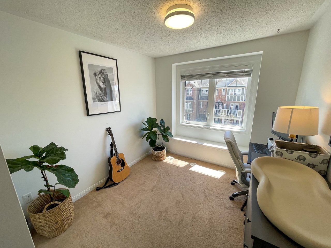 877 Willingdon Cres