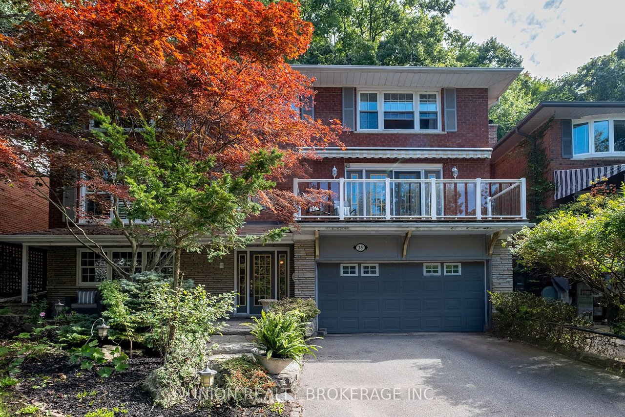 35 Fallingbrook Dr