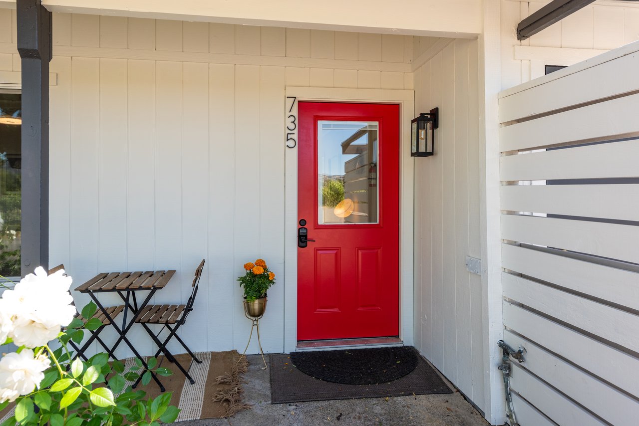 725 Lytton Station