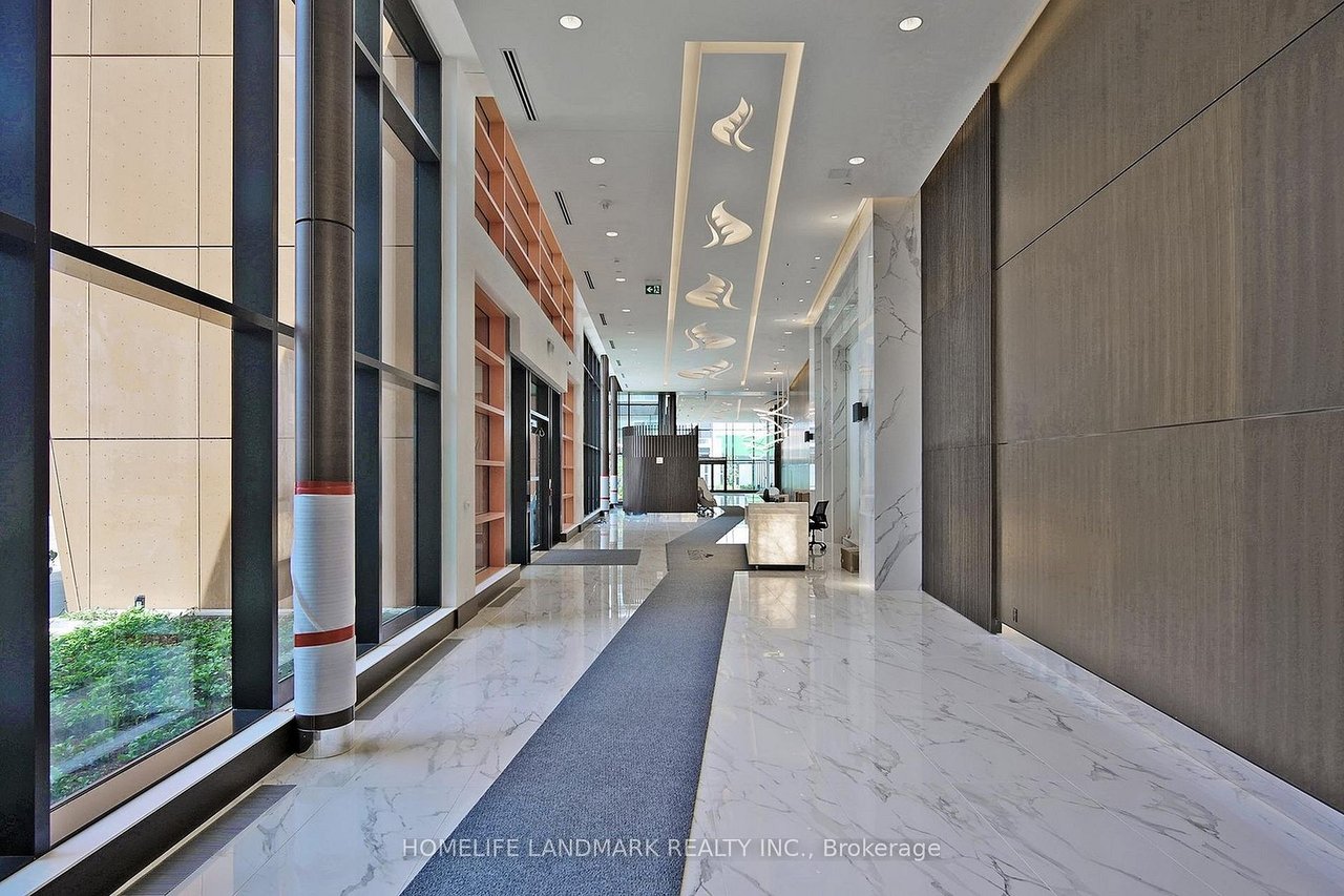 NORTH YORK'S PRESTIGIOUS COMMUNITY PENTHOUSE