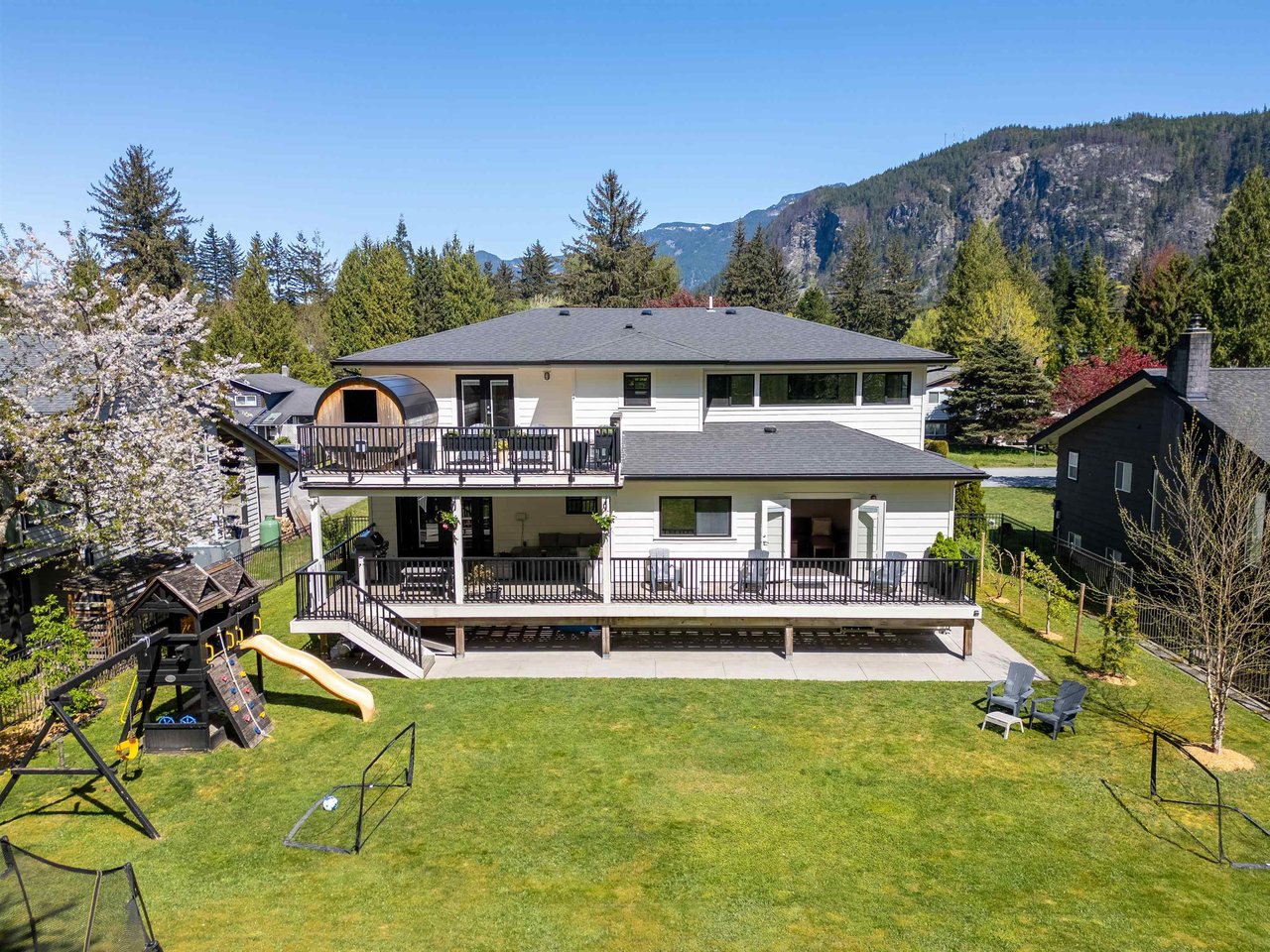 1422 Maple Cres