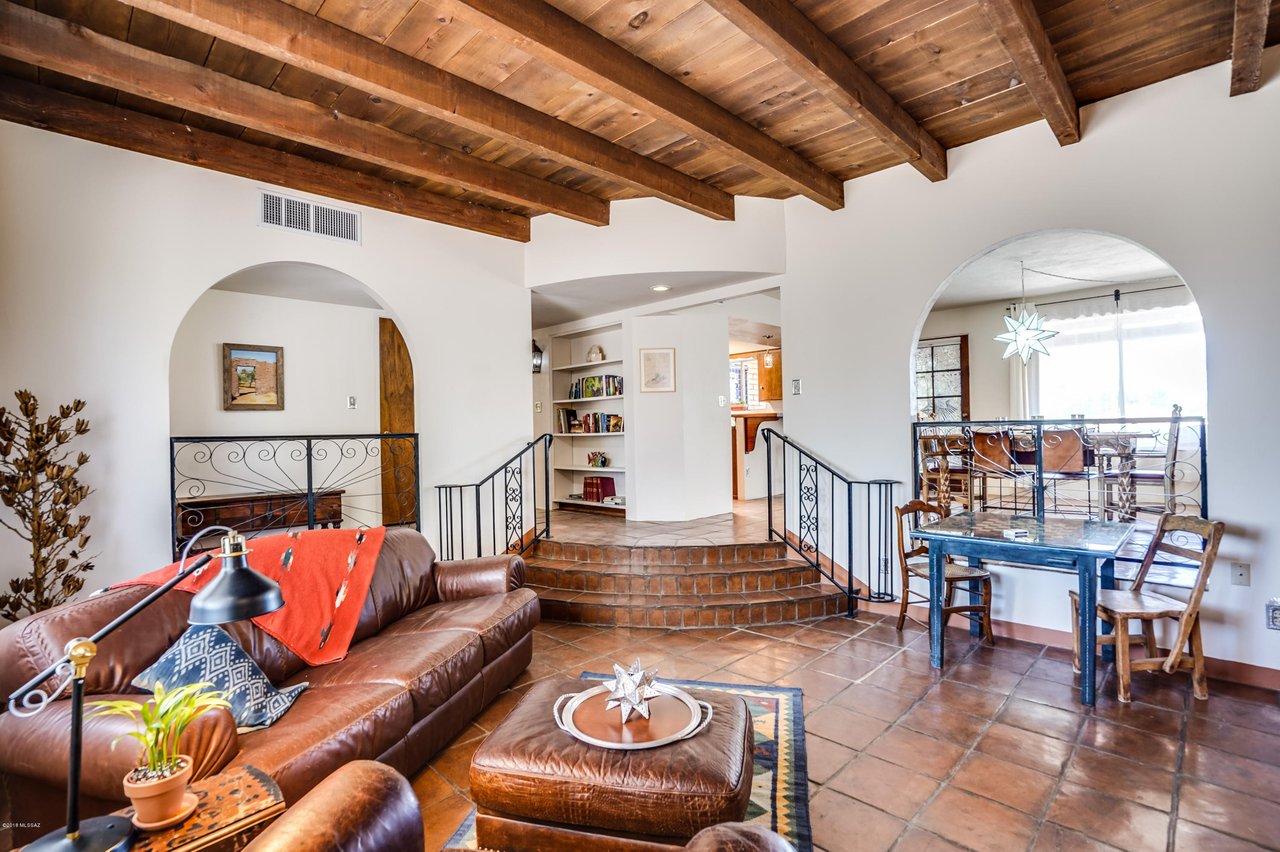 1129 W Fern Dr