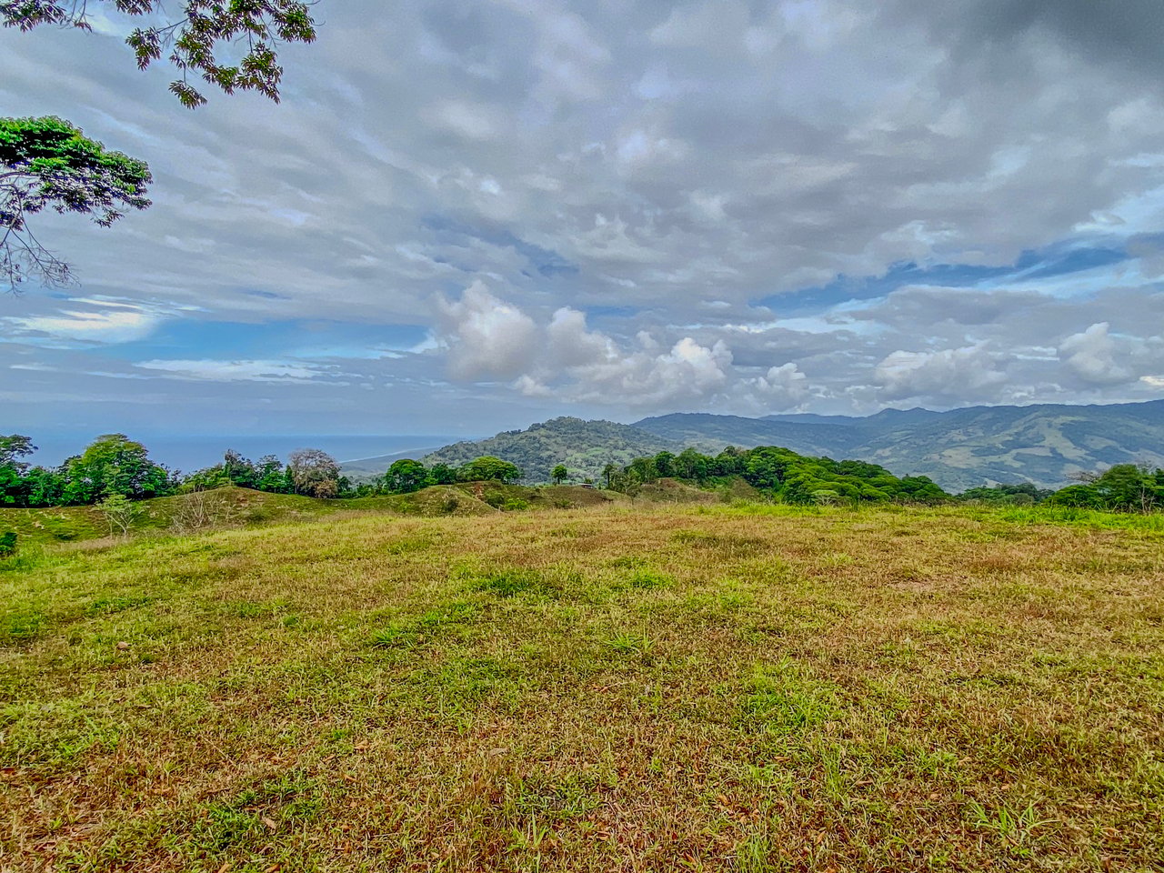 59.35 ACRES- Ocean And Mountain View Land, 6 Building Areas, Legal Water, Public Road, 20min From Beaches!!!