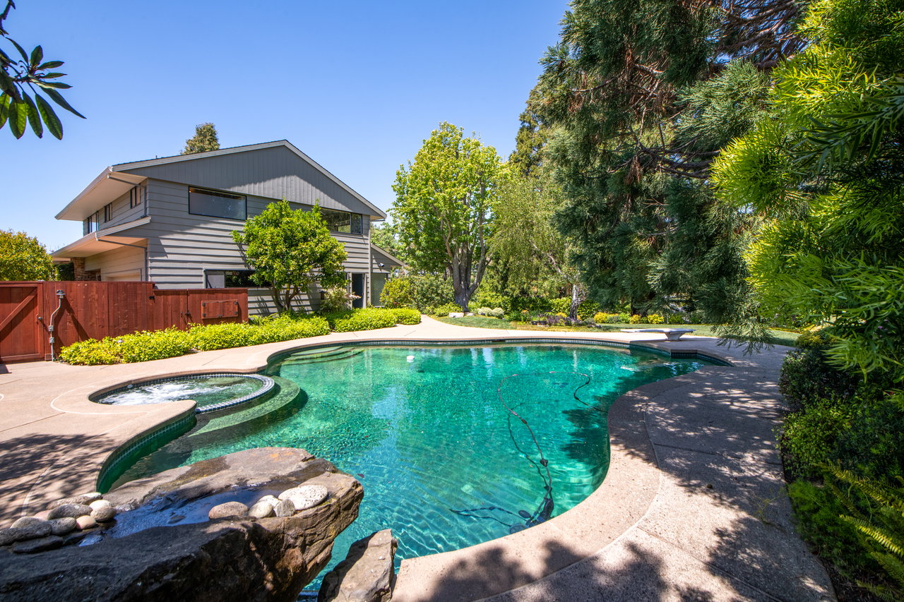 7 Burrell Ct