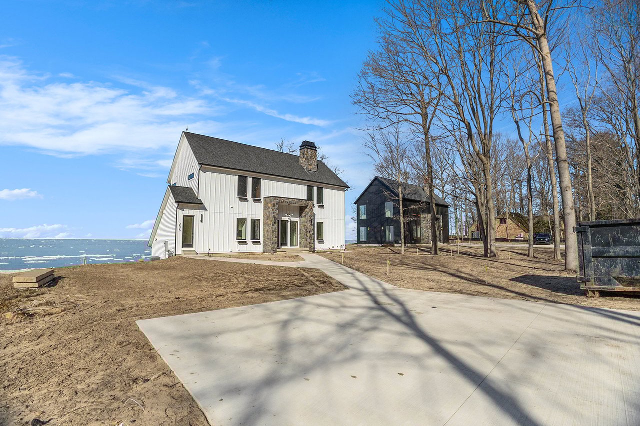 2578 2576, 2572 Lakeshore Drive