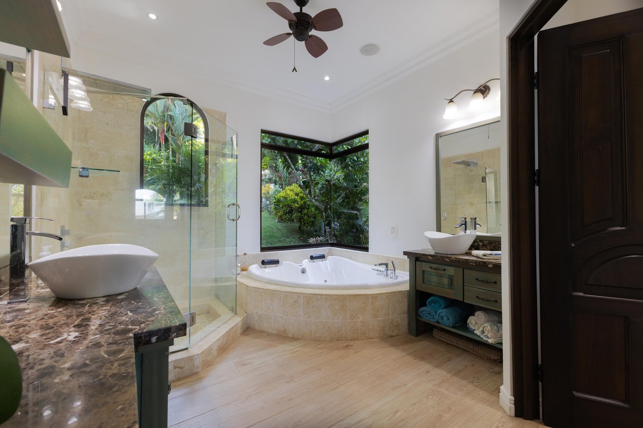 CASA ORQUIDEA – LUXURY HOME WITH OCEAN VIEWS IN GATED COMMUNITY