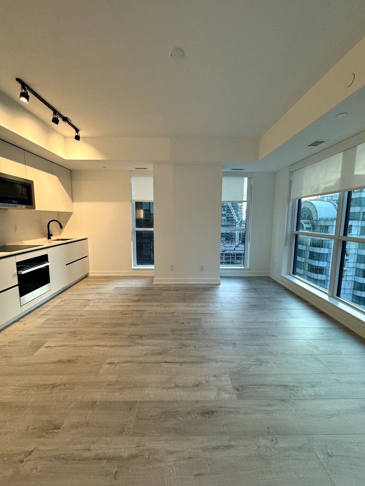 327 King Street W, Toronto C01 Unit: 2006