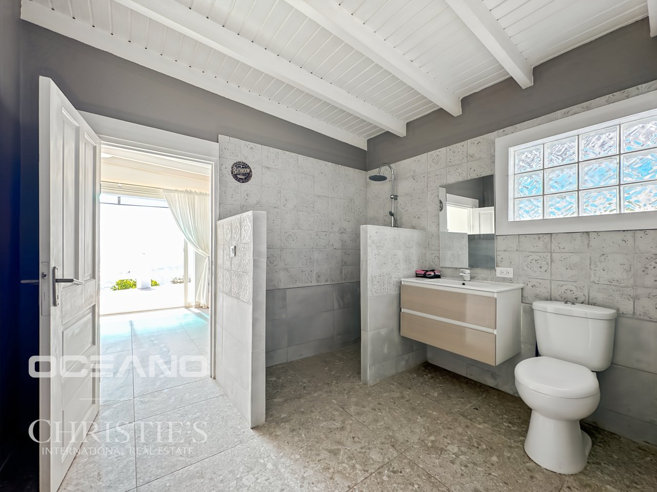 Investment Opportunity – 3-Bedroom Villa with Studio and Independent Unit