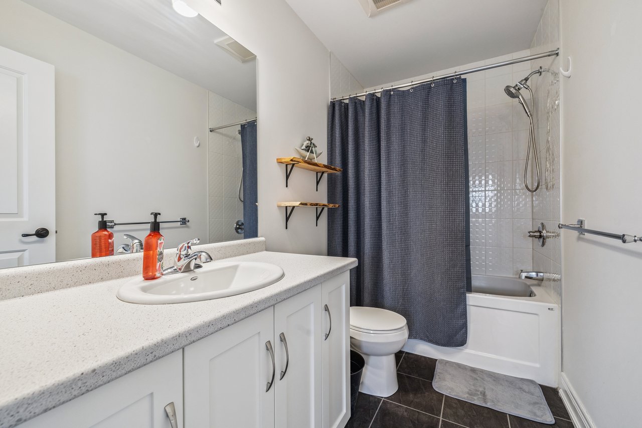 Beautifully updated END-UNIT townhome