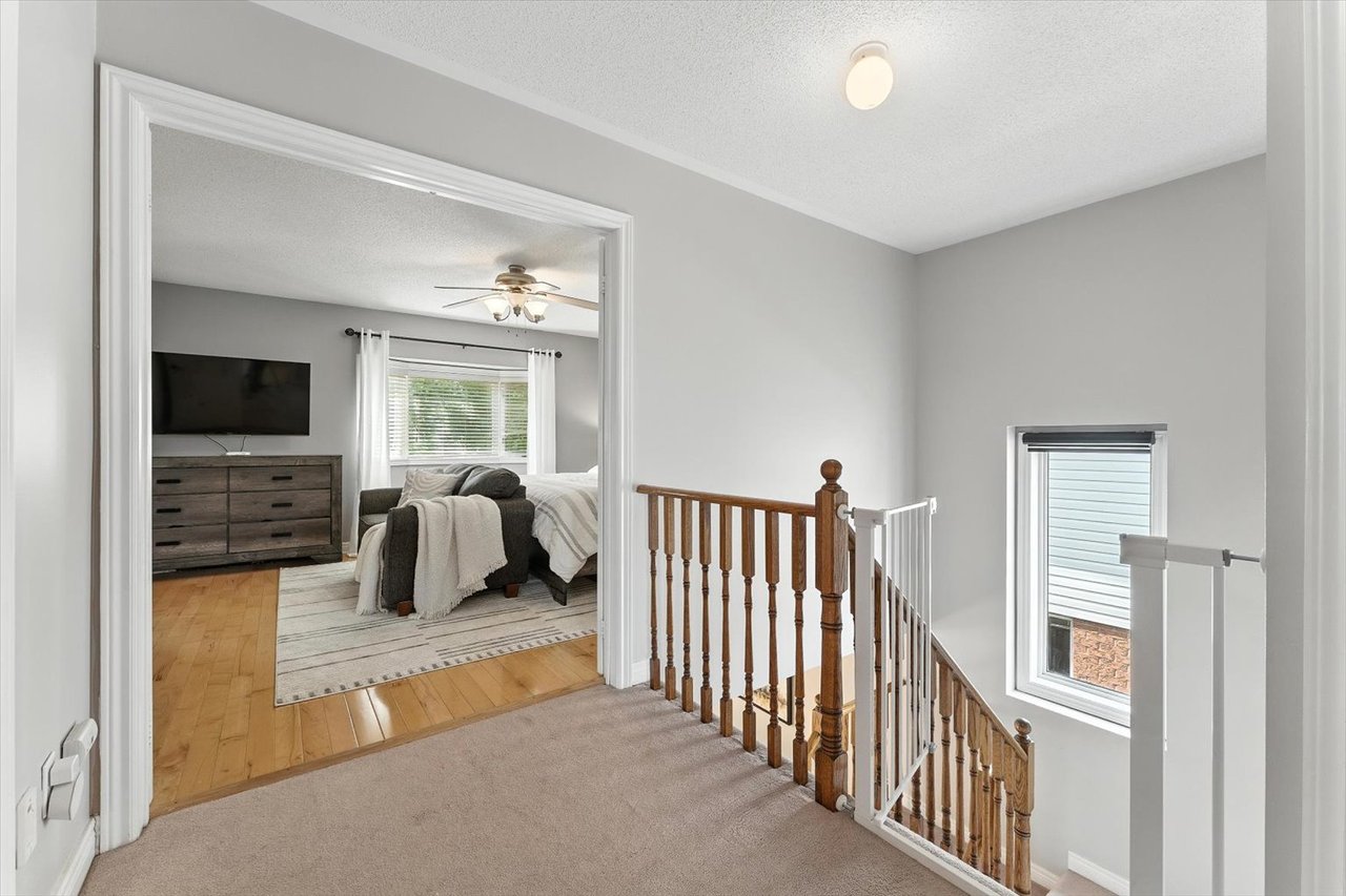 151 Mowat Cres