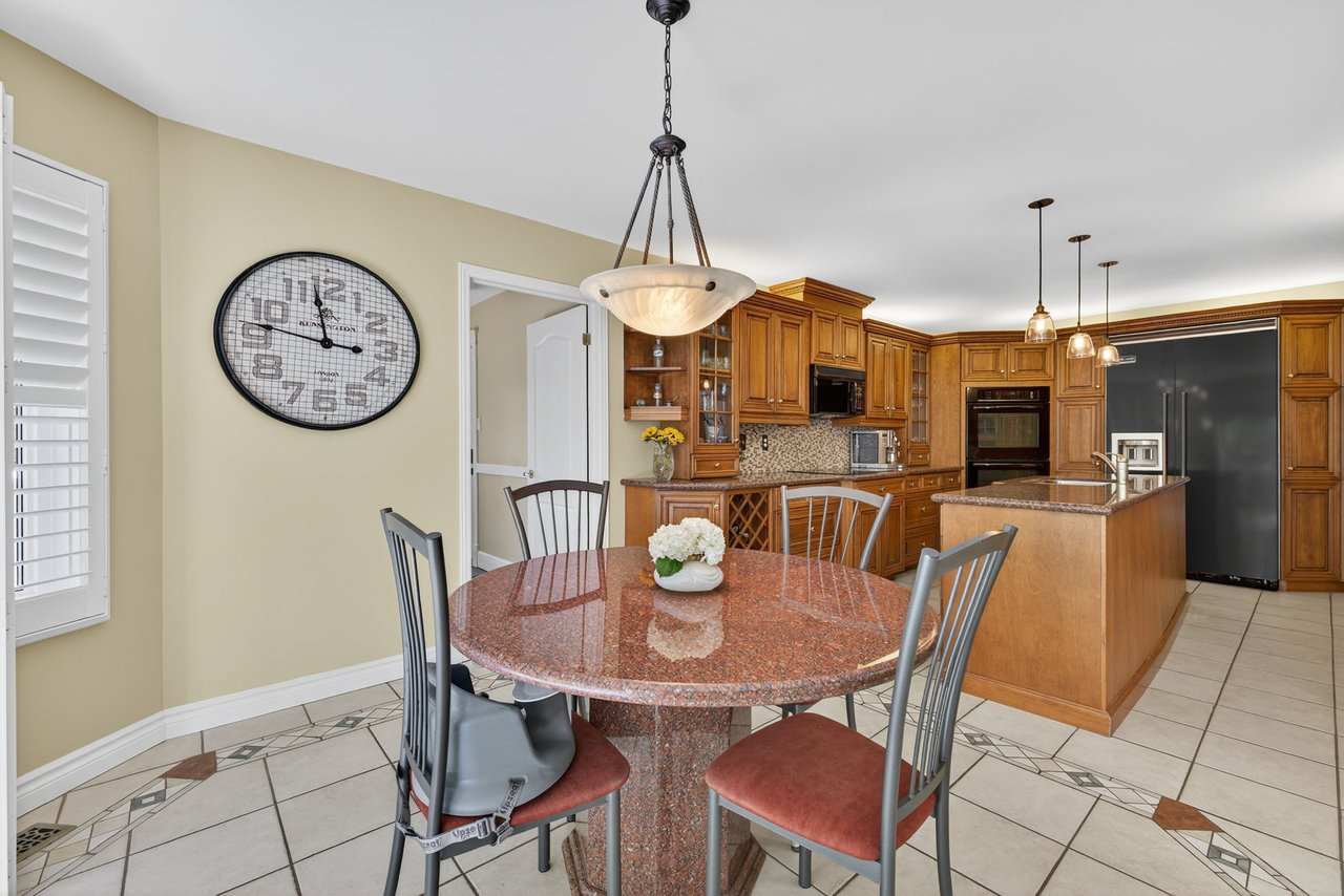 6 Falling Leaf Crt, Aurora