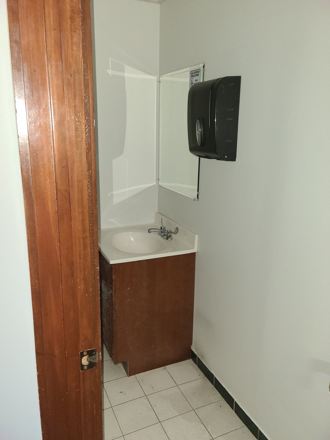 221 Mineola Blvd
