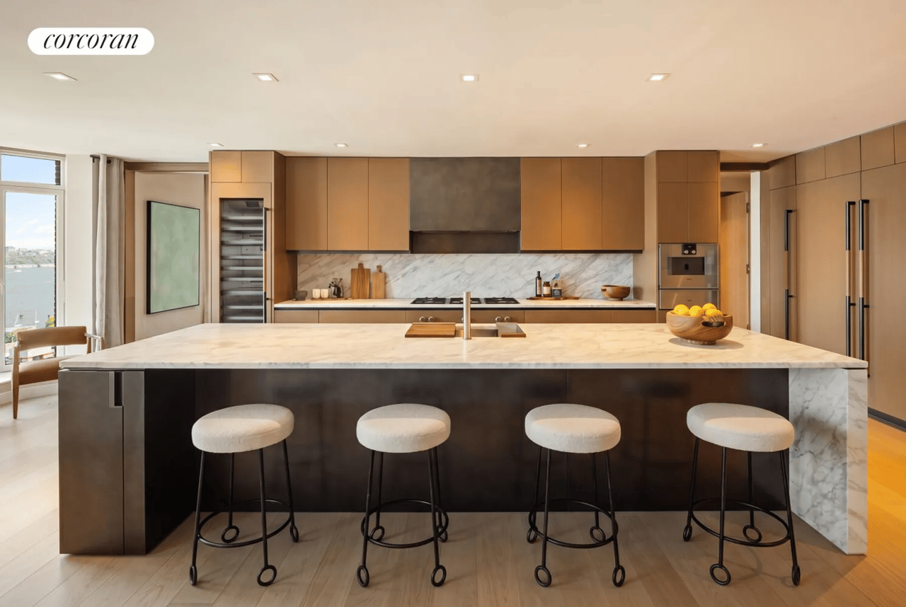 555 West 22nd Street, 20A