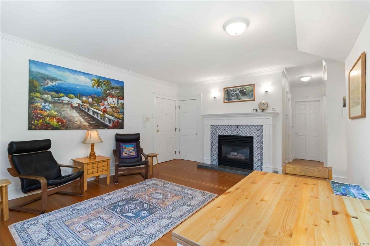 349 Foul Bay Rd F