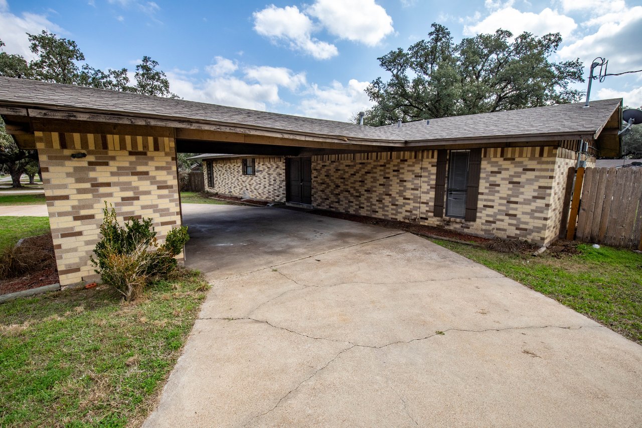 613 W Oak | 3 BR 2 BTH | Goliad, TX