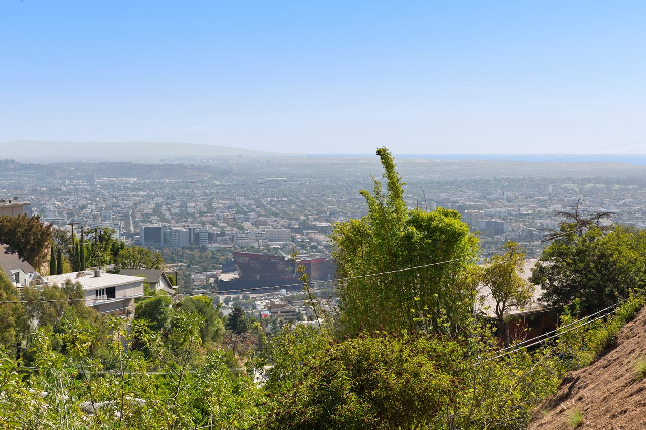 1722 Sunset Plaza Dr