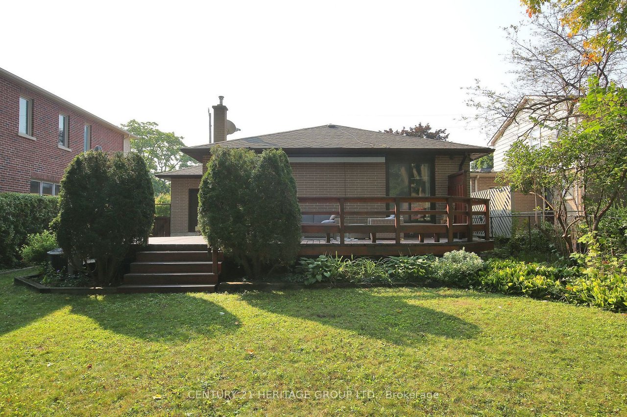  Beautifully Renovated Interior 