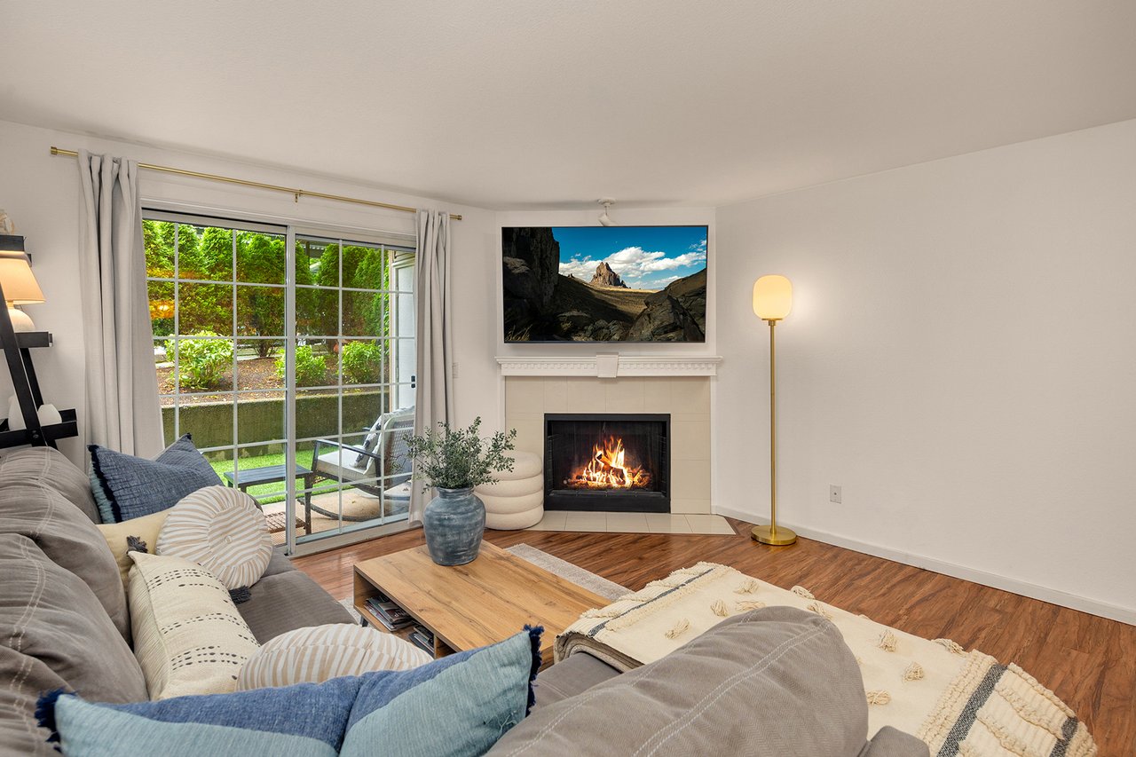 215 9th Street Unit: D102