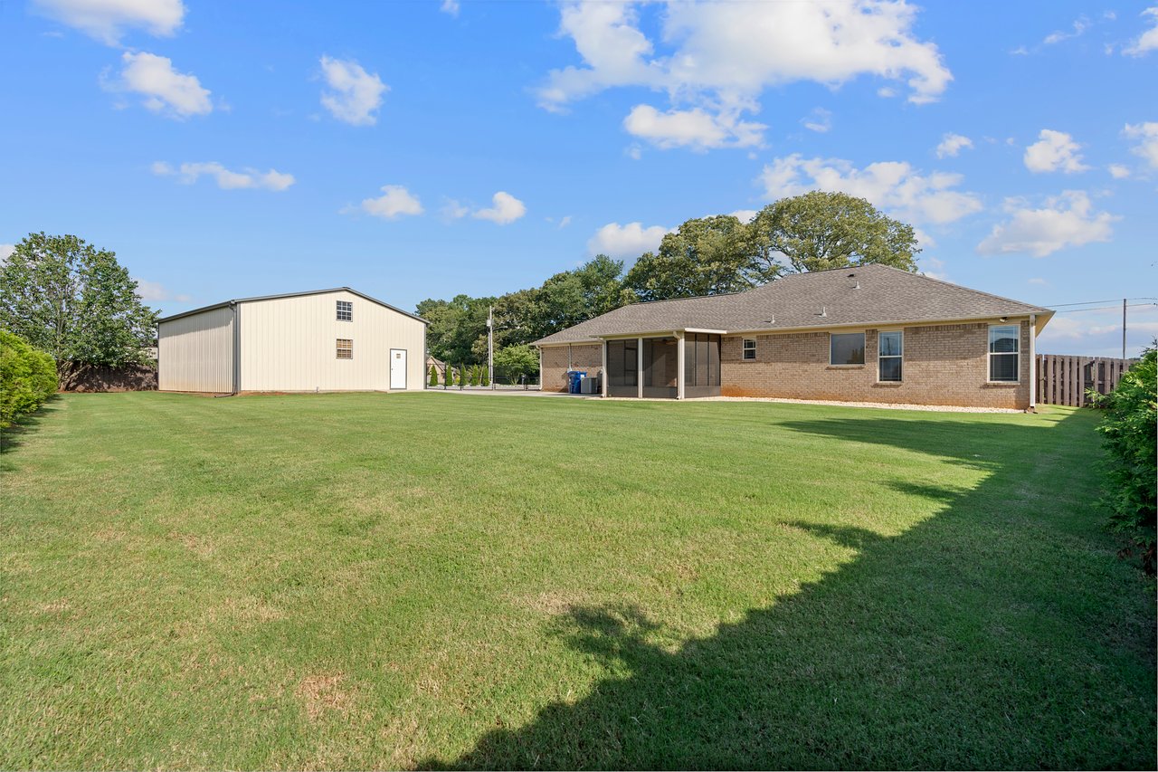 Large Lot - Minutes from Huntsville - Lawn Care Included