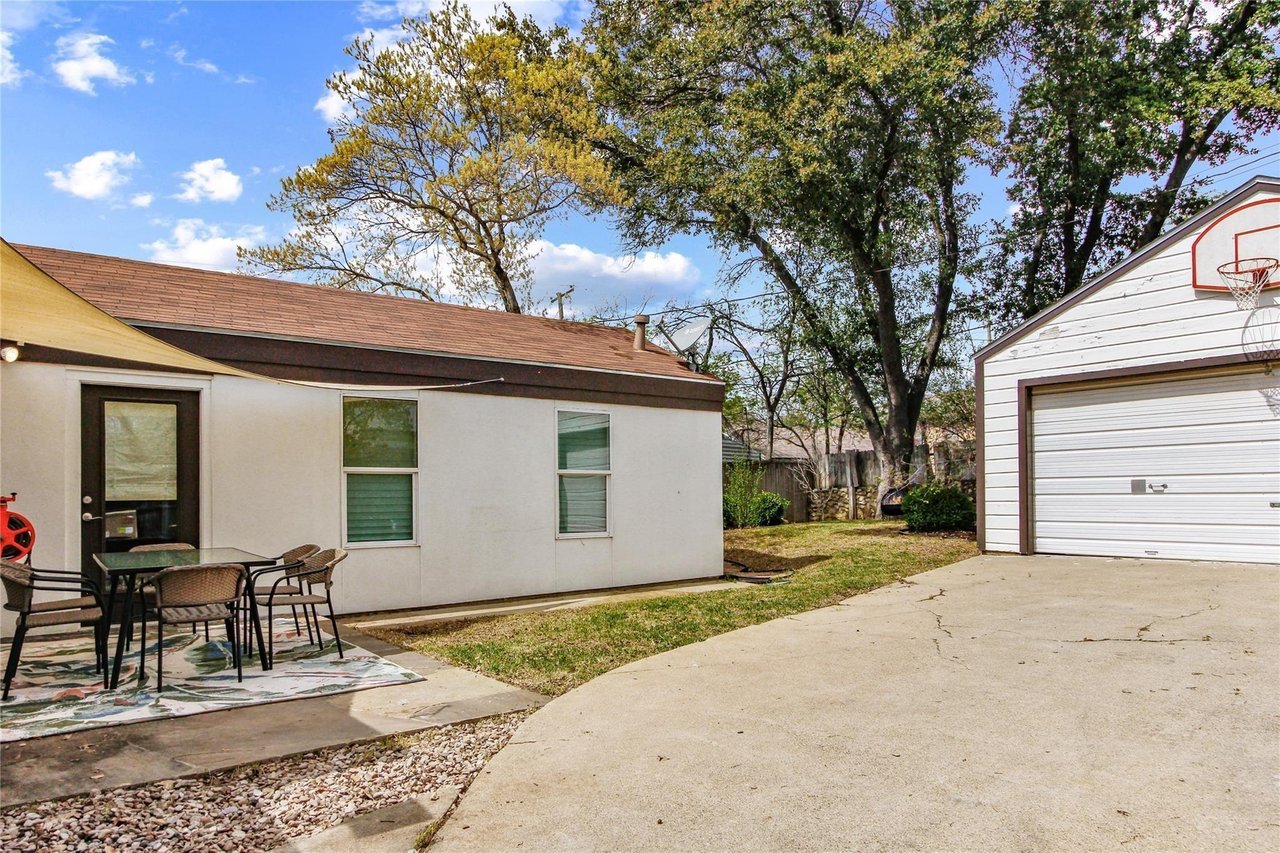 4132 Pershing