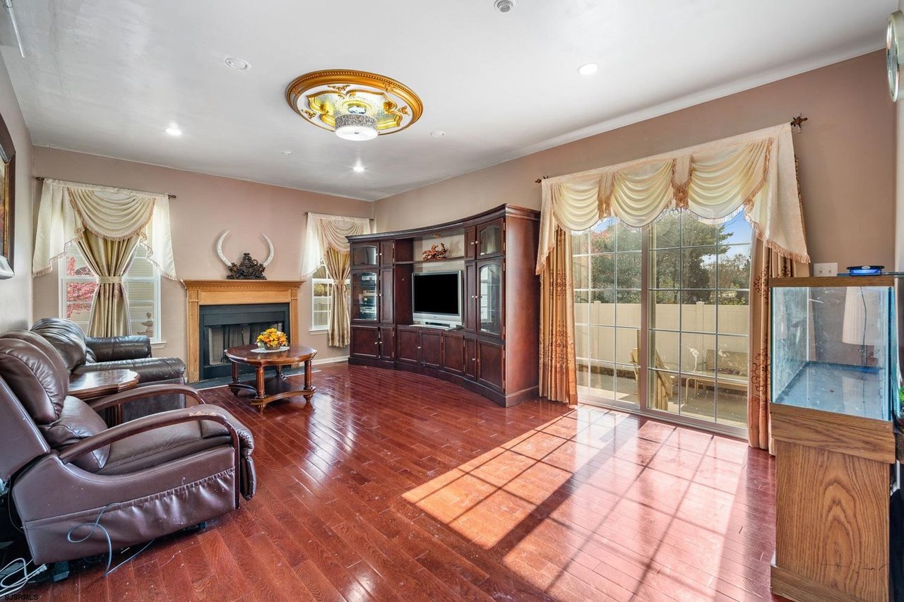 2 Standish Rd