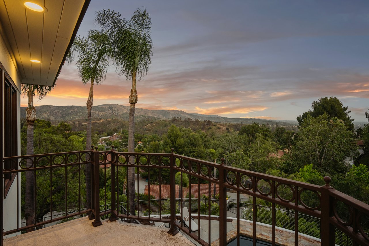 1805 Holly Tree Lane