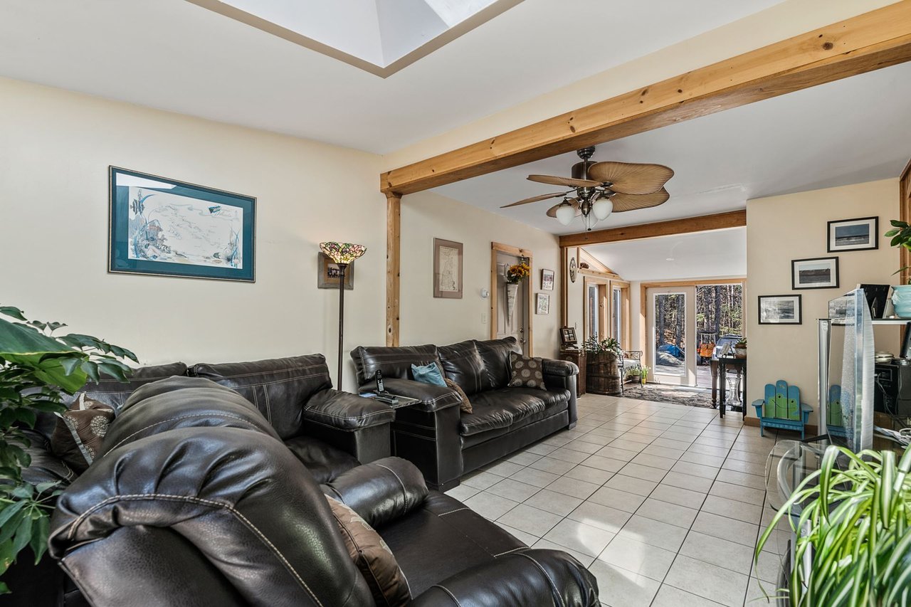 11 Northwest Ln