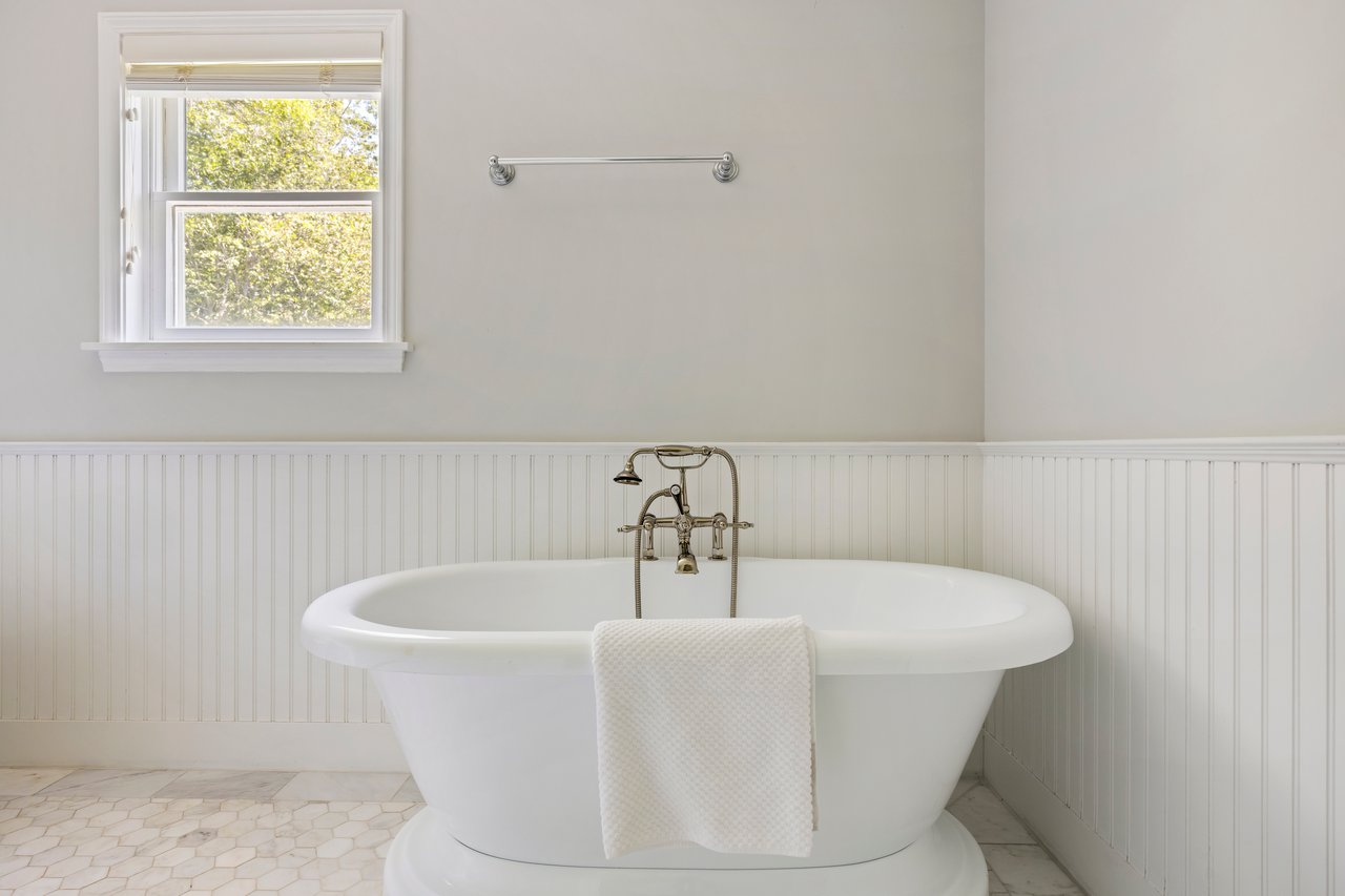 344 Accabonac Road, East Hampton
