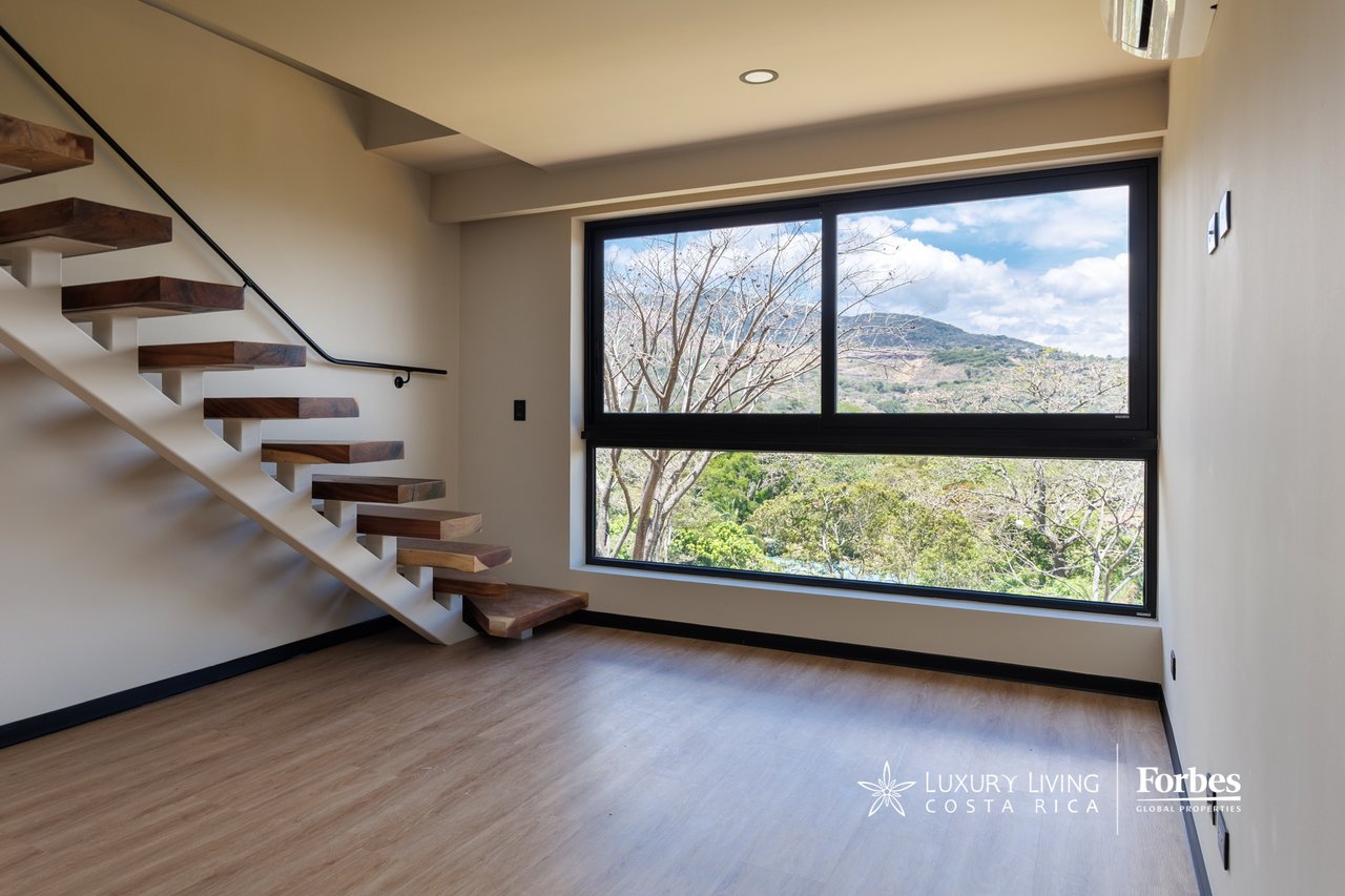 20995 – One bedroom duplex apartment with a balcony and storage room in Alto de las Palomas