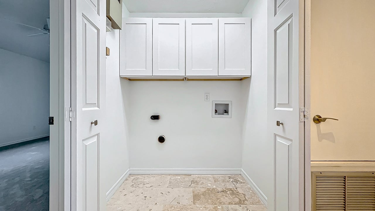 Luxury Lakefront Winter Park Condominium for Lease