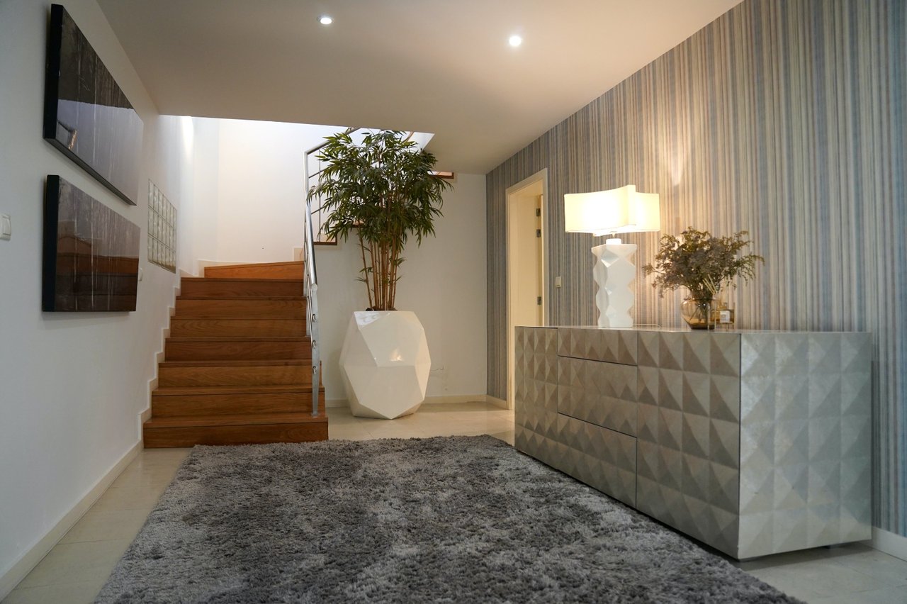 Spacious Three-Bedroom Villa with Swimming Pool and Tennis Court in Guardizela