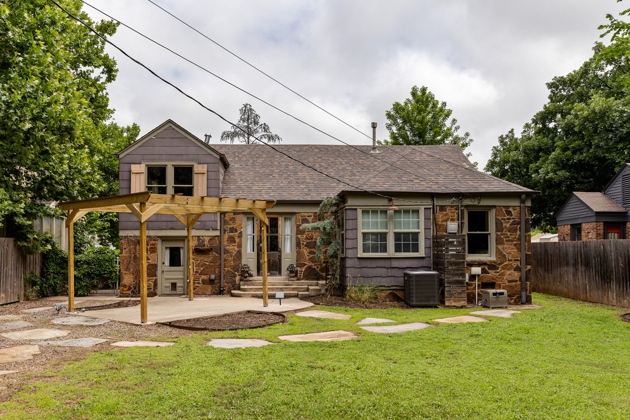 Back exterior of Brookhaven Home listed by Jennifer Kragh Group