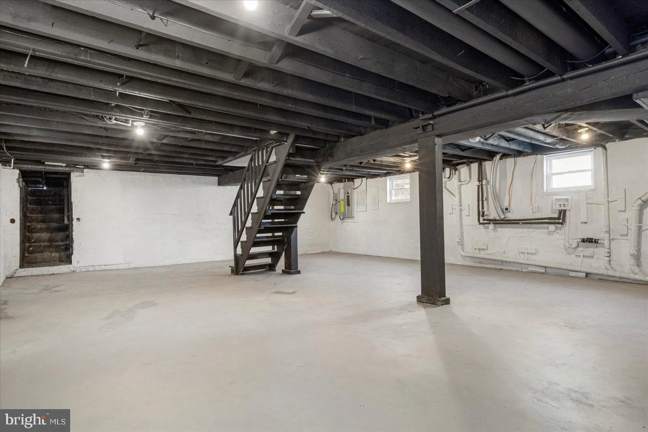 2725 E. Strathmore Ave