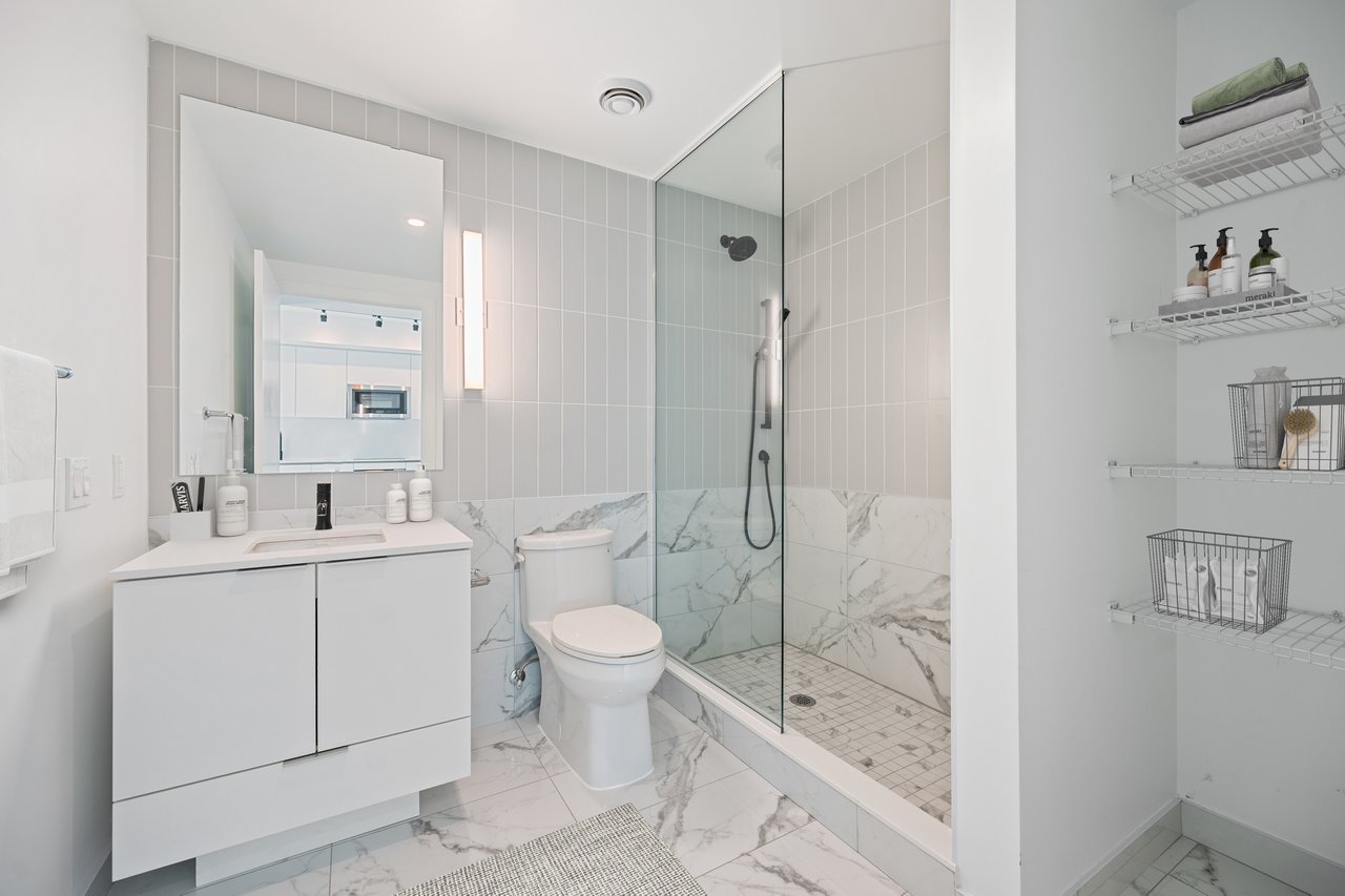327 King Street W #1604