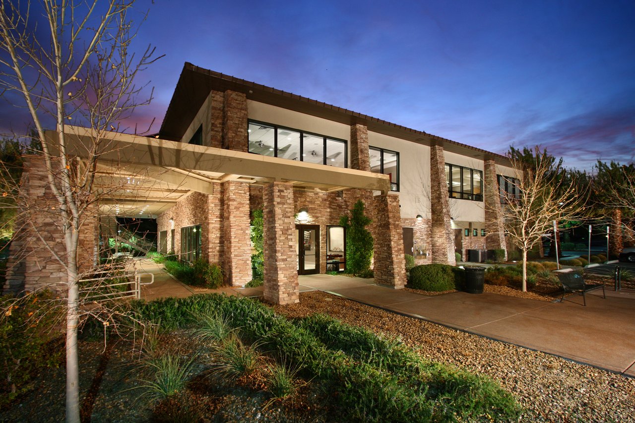 💚 What Makes a Lifestyle-Focused Community Like MacDonald Highlands So Successful?