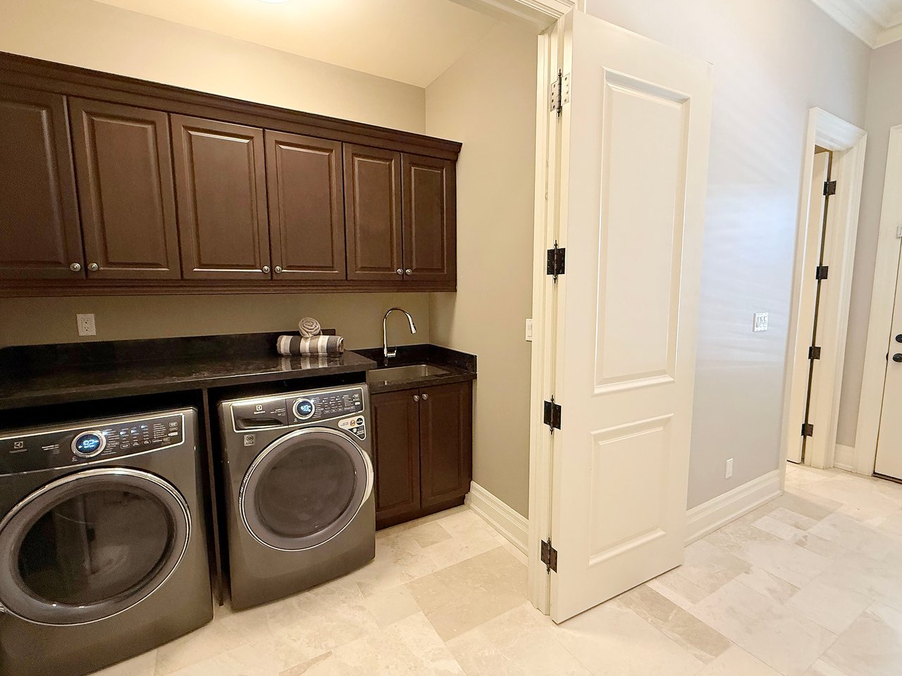 390 Seaton Drive, Oakville