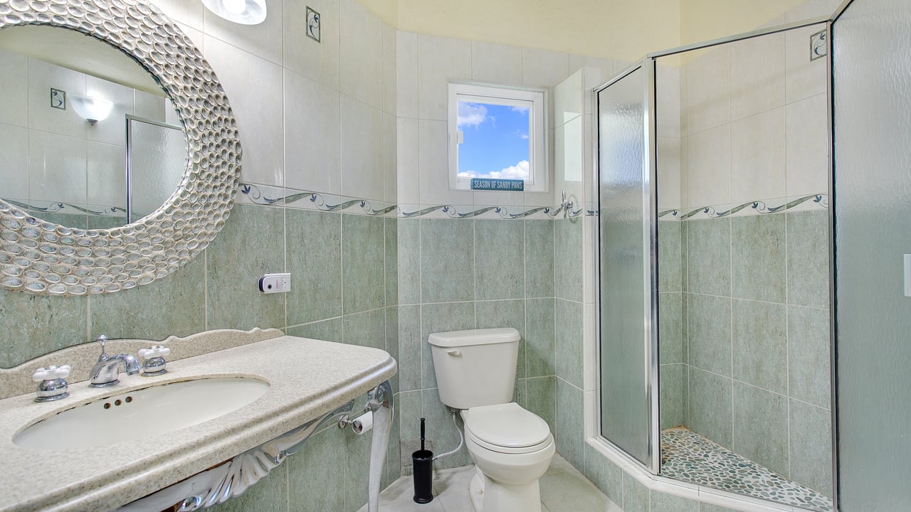 Octagon Villa West End