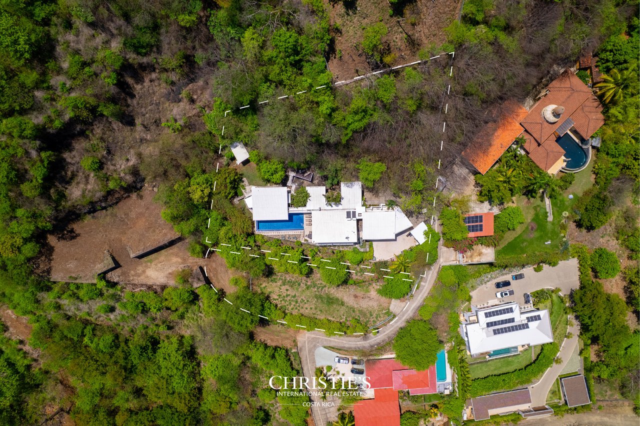 Casa Holmes: Award-Winning Glass House with Ocean Views
