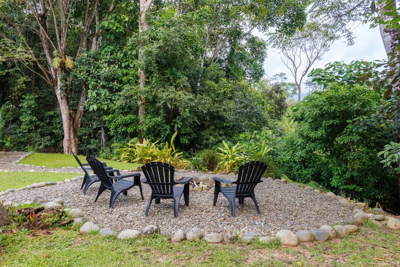 20391 - Property near the beach with hotel or private home potential