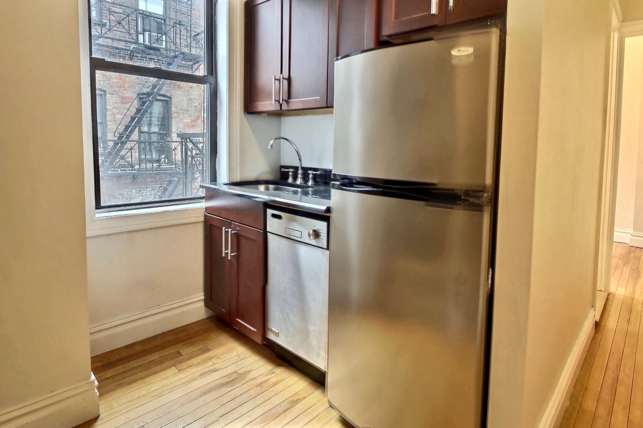345 East 12th Street Unit: 25