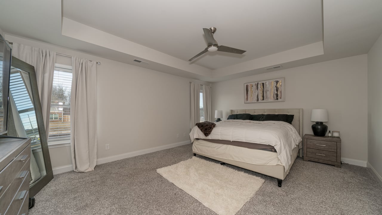 5 Bedroom Gorgeous Home! Lots of Space!!
