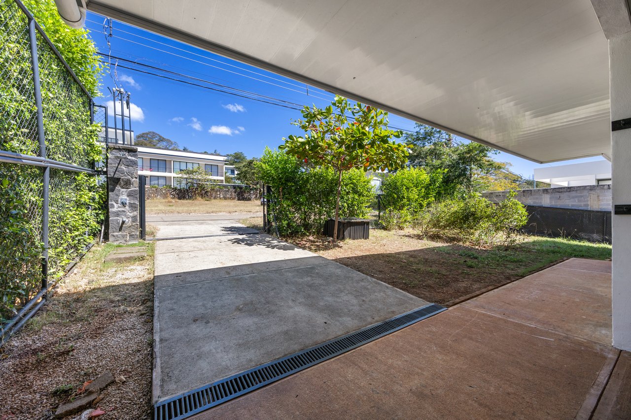 Casa Brisa Azul | 3BR Walk-to-Beach Home in Tamarindo