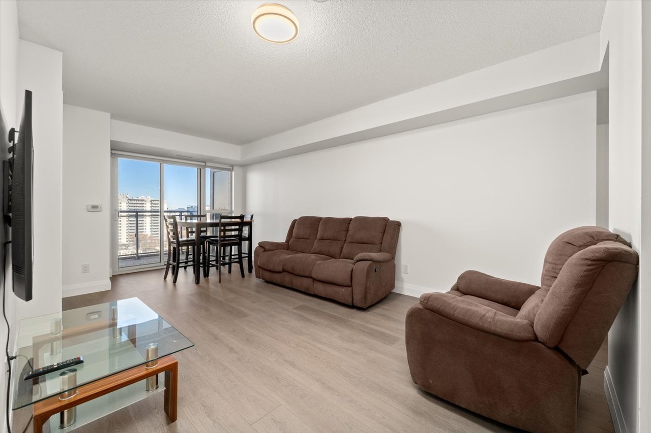 30 Meadowglen Pl 1106