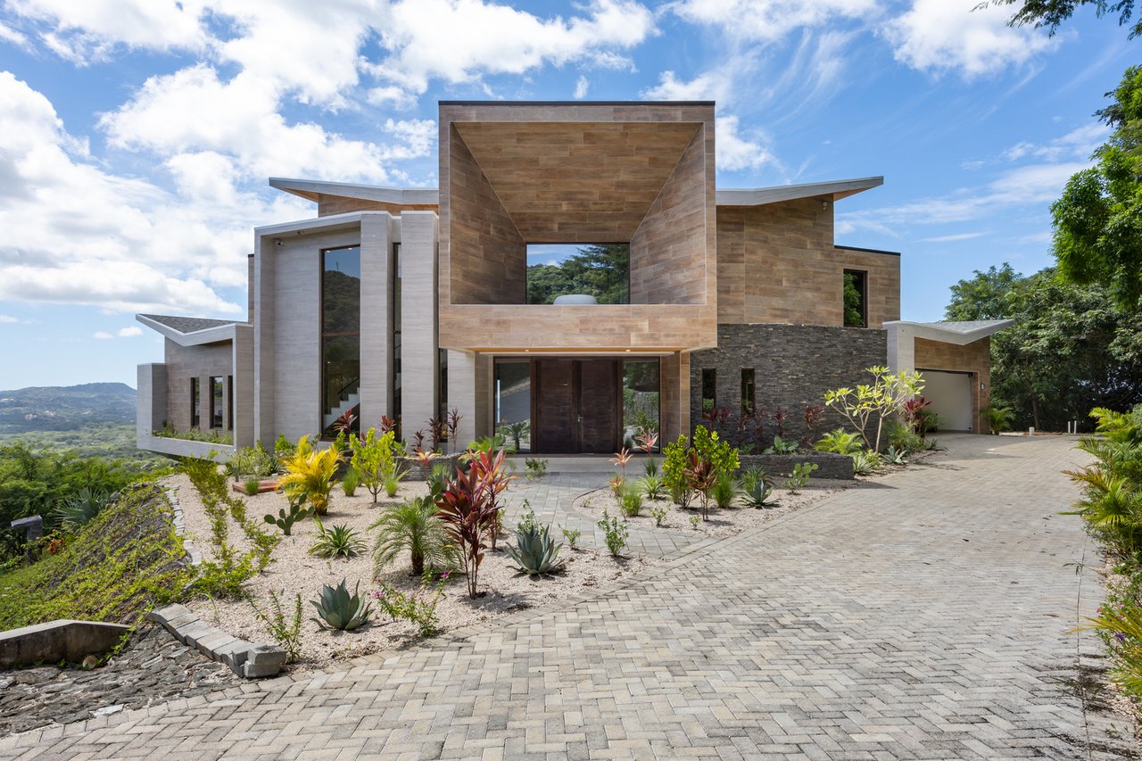 Contemporary Infinity Pool Villa, Flamingo, Guanacaste