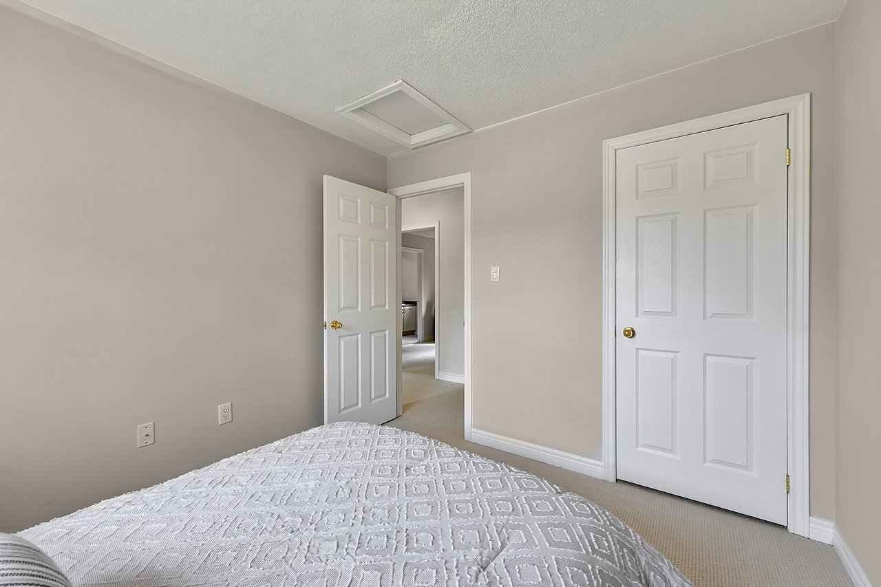 37 Rainbow Ct
