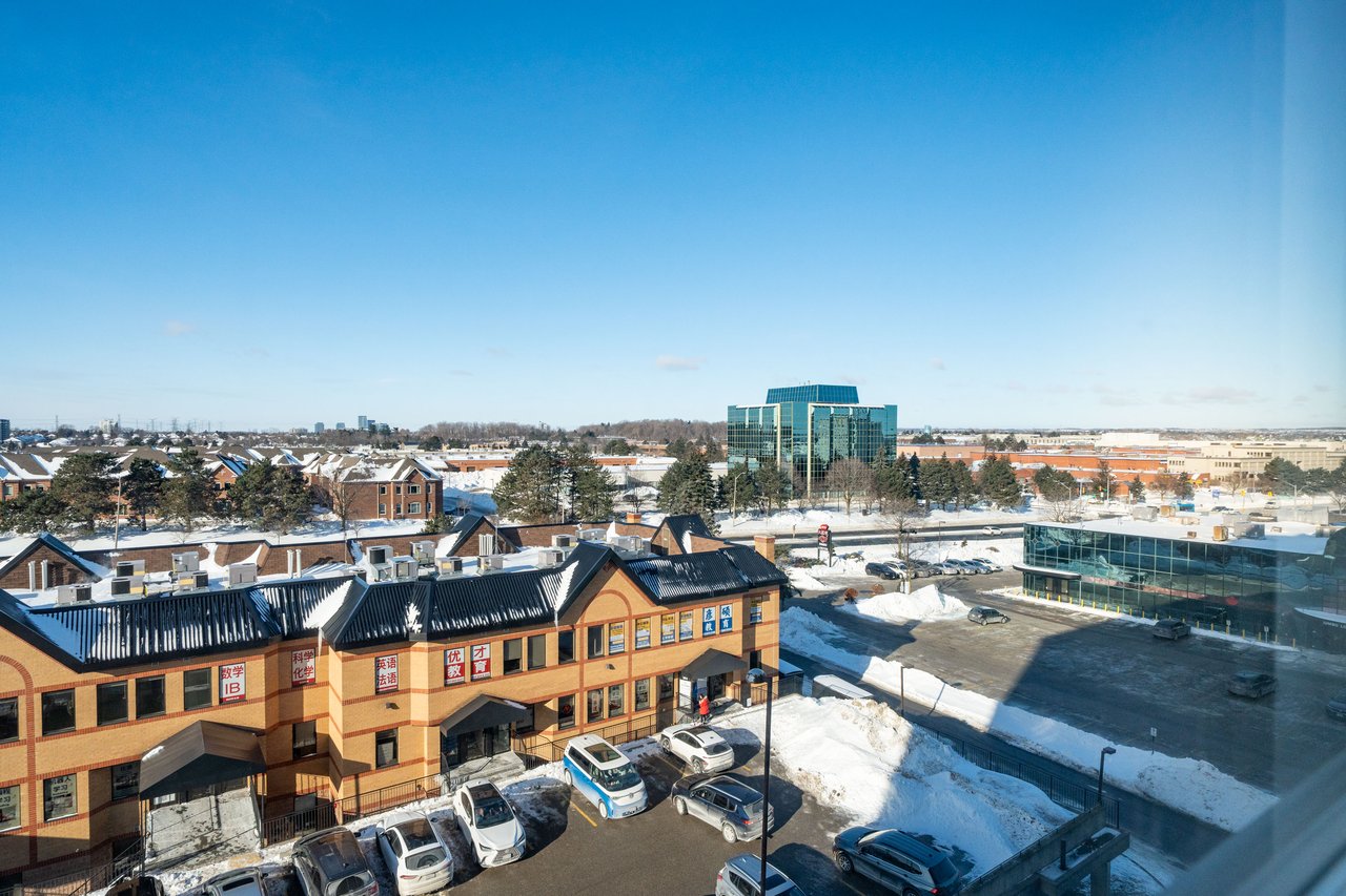 9015 Leslie Street, 807